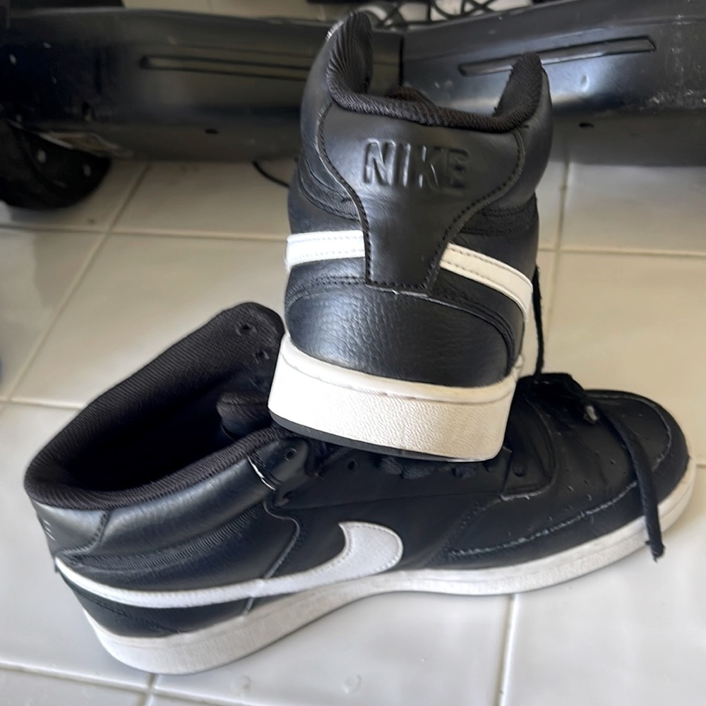Mens size 10 Nike